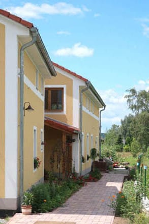 Pohled na dům z zahrady